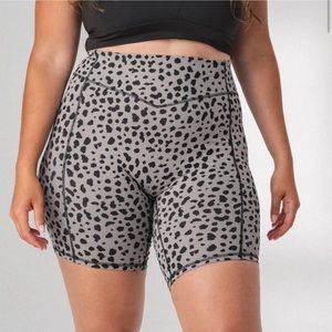 Balance Athletica / Vitality Ascend Short in Snow Leopard